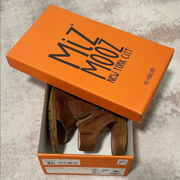 NEW Leather Open Toe Sandal - Picture 5 of 5